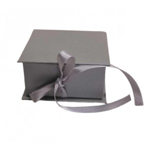 Каширана квадратна кутия с панделка - Сребърна перла